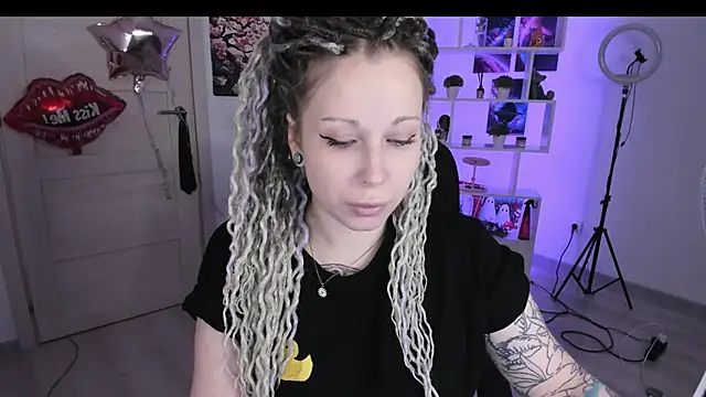 HoneySallyMoore online show from October 12, 2025, 5:12 pm