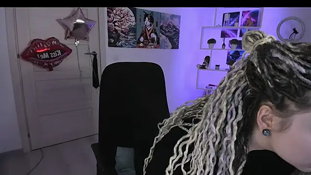 HoneySallyMoore online show from October 18, 2025, 7:25 pm