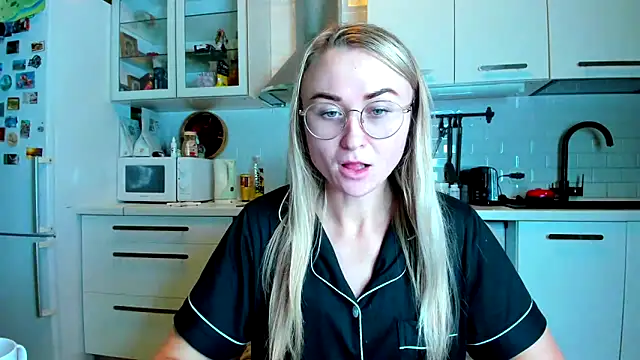 Snapshot of your_Goddess_Eva chatting on November 18, 2025, 8:46 pm your Goddess Eva online show from November 18, 2025, 8:46 pm