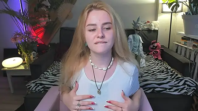 Snapshot of Alexa_Pirs chatting on July 18, 2026, 5:06 pm Alexa Pirs online show from July 18, 2026, 5:06 pm