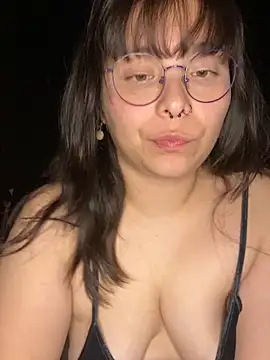 Snapshot of Solo_yoss chatting on October 19, 2025, 6:58 am Solo yoss online show from October 19, 2025, 6:58 am