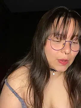 Snapshot of Solo_yoss chatting on November 12, 2025, 6:25 am Solo yoss online show from November 12, 2025, 6:25 am