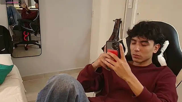 salvatore montt online show from March 12, 2025, 7:46 am