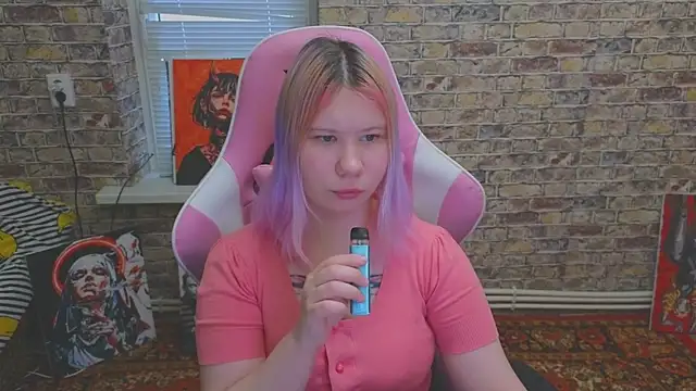 Little kitsune1707 online show from December 20, 2025, 9:05 am