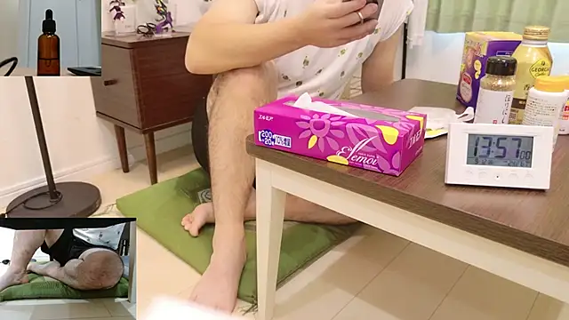 Snapshot of YARASERO-kun chatting on September 12, 2025, 4:56 am YARASERO-kun online show from September 12, 2025, 4:56 am