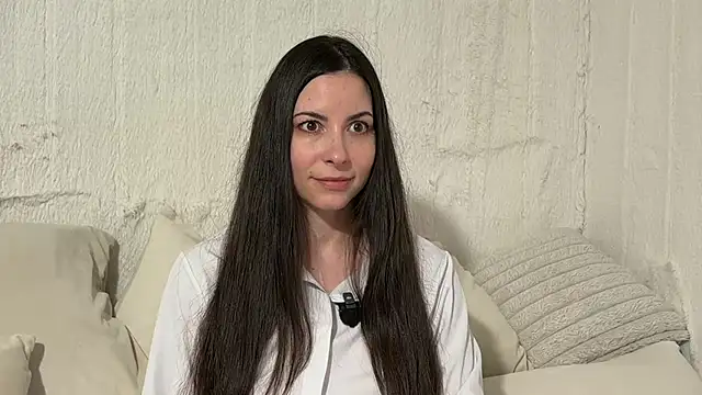 Snapshot of SandraSchon chatting on April 23, 2026, 6:43 pm SandraSchon online show from April 23, 2026, 6:43 pm