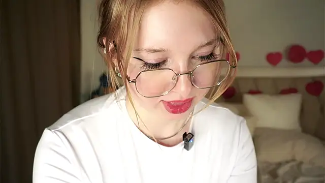 Snapshot of EdlaHames chatting on February 17, 2025, 1:53 pm EdlaHames online show from February 17, 2025, 1:53 pm