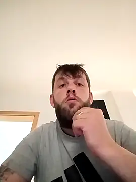 Snapshot of Matus219 chatting on April 3, 2026, 9:24 pm Matus219 online show from April 3, 2026, 9:24 pm