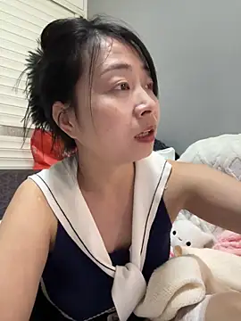 Snapshot of jinj-a chatting on March 17, 2025, 12:35 pm jinj-a online show from March 17, 2025, 12:35 pm