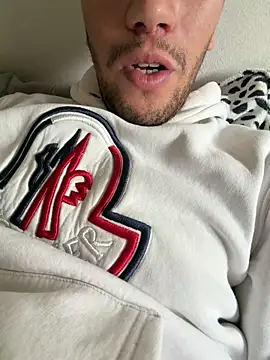 Snapshot of yaxxx03 chatting on October 26, 2025, 12:44 pm yaxxx03 online show from October 26, 2025, 12:44 pm