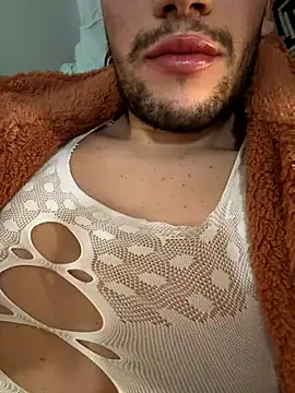 Snapshot of yaxxx03 chatting on November 26, 2025, 7:37 pm yaxxx03 online show from November 26, 2025, 7:37 pm