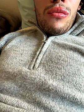 Snapshot of yaxxx03 chatting on December 14, 2025, 12:10 pm yaxxx03 online show from December 14, 2025, 12:10 pm