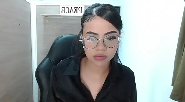 Sussan love01 online show from February 18, 2025, 5:42 pm