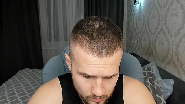 Snapshot of Vladik_b chatting on February 20, 2025, 5:40 pm Vladik b online show from February 20, 2025, 5:40 pm