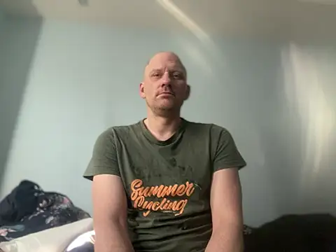 Snapshot of Krzysiekg123 chatting on February 20, 2025, 10:05 am Krzysiekg123 online show from February 20, 2025, 10:05 am