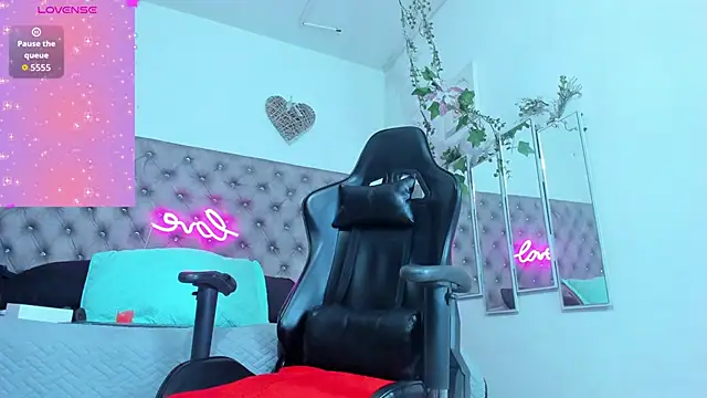 Snapshot of Naomii_Viper chatting on November 11, 2025, 11:10 am Naomii Viper online show from November 11, 2025, 11:10 am