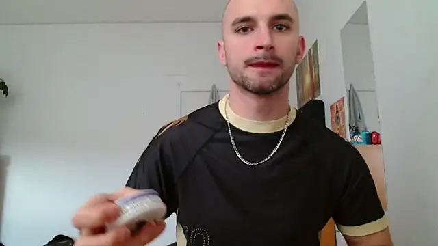 Snapshot of OskarBreno chatting on May 11, 2026, 12:00 pm OskarBreno online show from May 11, 2026, 12:00 pm