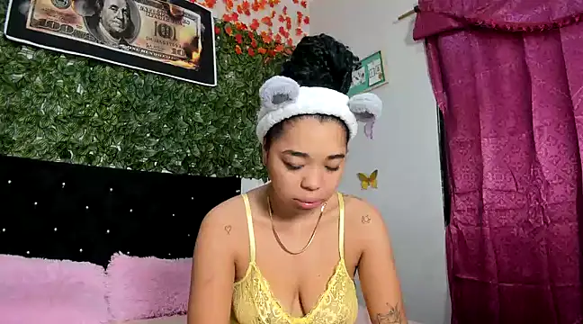 Snapshot of Mishellehot_10 chatting on March 10, 2025, 7:18 pm Mishellehot 10 online show from March 10, 2025, 7:18 pm