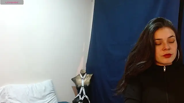 SamanthaGreen- online show from March 18, 2025, 4:15 am