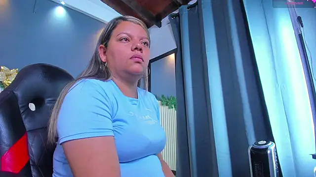 Aida-nicolle online show from December 17, 2025, 11:16 am