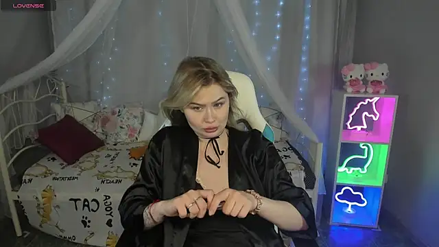 MargoBryan online show from March 4, 2025, 9:11 pm