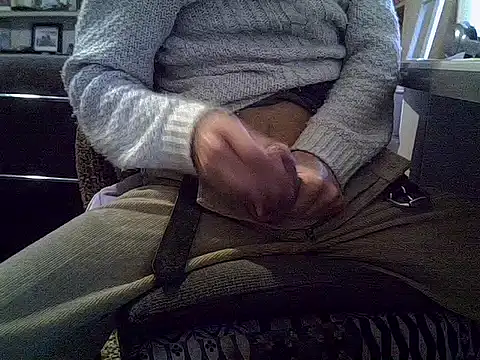 createur34 online show from November 14, 2025, 9:08 am