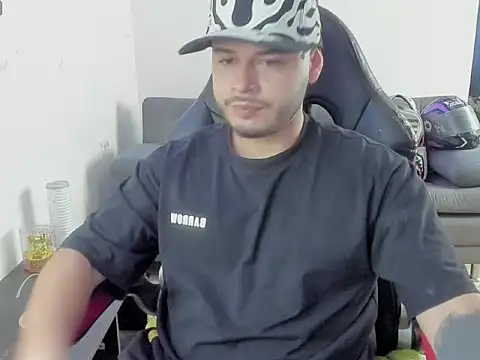 ragnar lothbrok777 online show from April 8, 2026, 4:18 pm