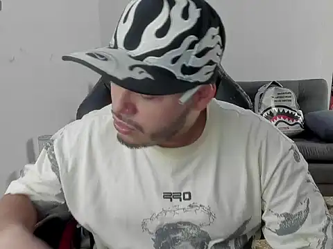 ragnar lothbrok777 online show from April 9, 2026, 3:06 pm