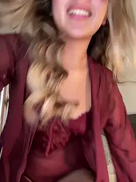 Snapshot of Hornyholly__ chatting on March 20, 2026, 4:01 pm Hornyholly online show from March 20, 2026, 4:01 pm