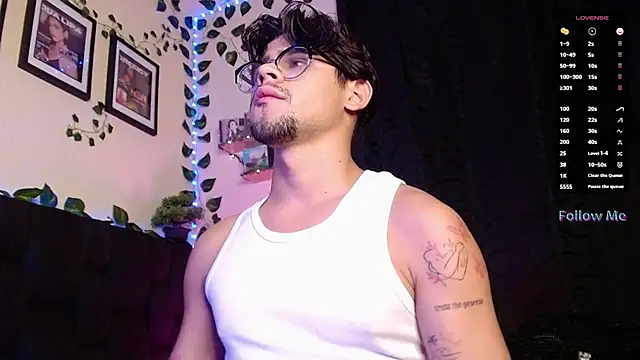 isaac-saenz online show from February 19, 2025, 12:46 am