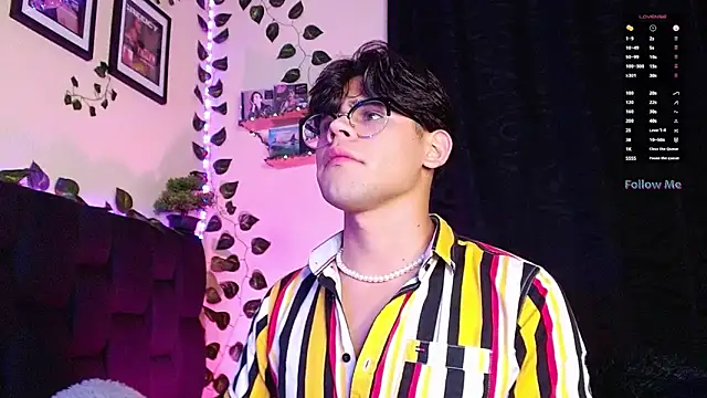 isaac-saenz online show from March 4, 2025, 12:07 am