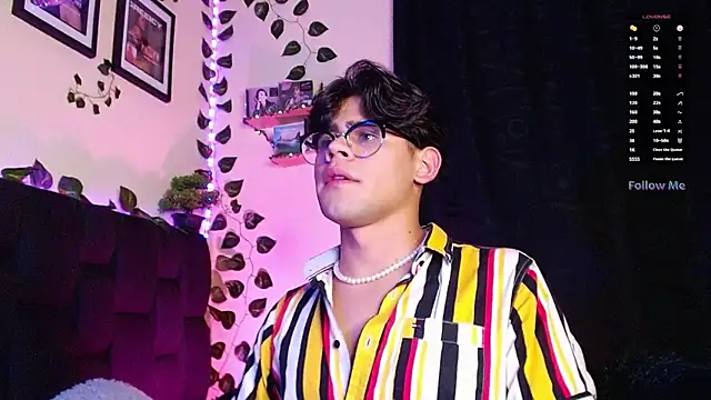 isaac-saenz online show from March 9, 2025, 9:46 am