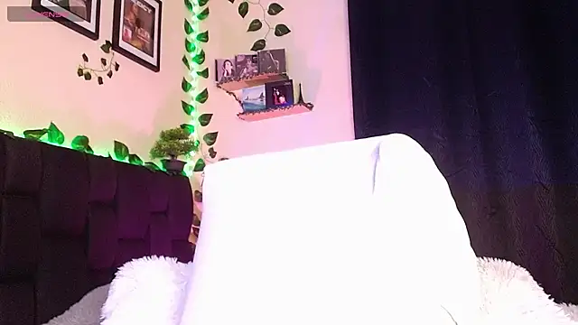 isaac-saenz online show from March 12, 2025, 8:41 pm