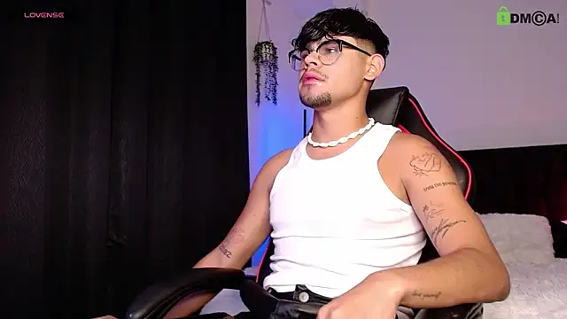 isaac-saenz online show from September 9, 2025, 9:58 pm