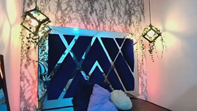 charlotte bluee online show from November 10, 2025, 6:51 pm