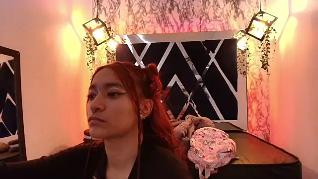 charlotte bluee online show from December 18, 2025, 6:47 pm