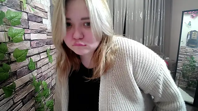 Snapshot of Finna_39 chatting on February 12, 2025, 1:37 pm Finna 39 online show from February 12, 2025, 1:37 pm