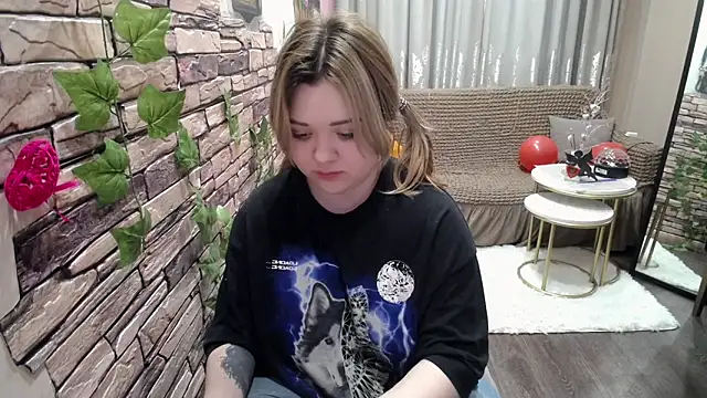 Snapshot of Finna_39 chatting on February 14, 2025, 8:21 am Finna 39 online show from February 14, 2025, 8:21 am