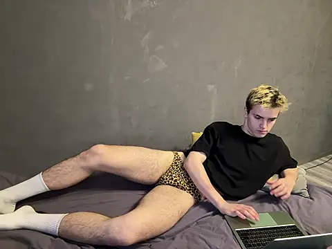 Snapshot of EdwinBlaze chatting on February 14, 2025, 11:21 am EdwinBlaze online show from February 14, 2025, 11:21 am