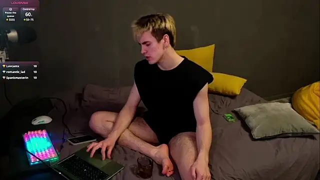 Snapshot of EdwinBlaze chatting on February 23, 2025, 11:44 am EdwinBlaze online show from February 23, 2025, 11:44 am