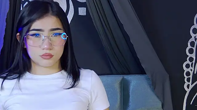 Snapshot of Arii_moon chatting on October 27, 2025, 7:40 pm Arii moon online show from October 27, 2025, 7:40 pm