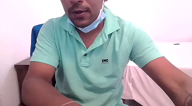 Snapshot of BadboySLR_8899 chatting on March 17, 2025, 2:34 pm BadboySLR 8899 online show from March 17, 2025, 2:34 pm