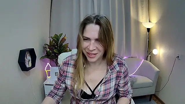 Snapshot of TessaDaybreak chatting on May 16, 2026, 6:32 am TessaDaybreak online show from May 16, 2026, 6:32 am