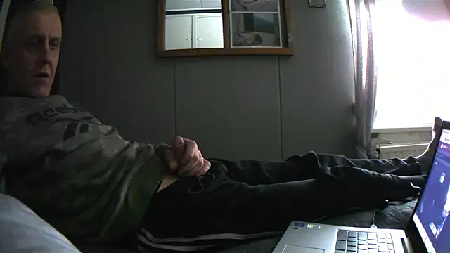 Teemu online show from March 19, 2025, 3:29 pm