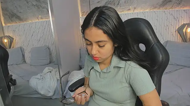 lucelly 15 online show from November 26, 2025, 11:33 am