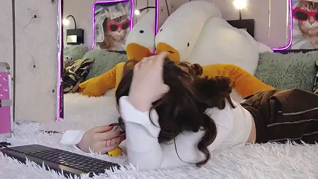 Snapshot of -Amora chatting on March 10, 2025, 11:10 am -Amora online show from March 10, 2025, 11:10 am