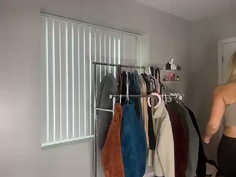 Snapshot of meggsworld chatting on October 29, 2025, 2:19 pm meggsworld online show from October 29, 2025, 2:19 pm