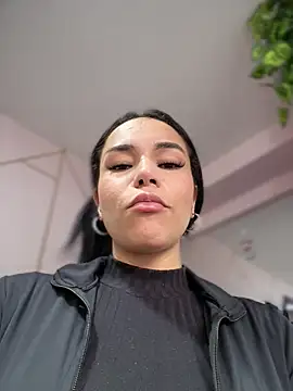 Naatalia online show from November 27, 2025, 5:48 pm