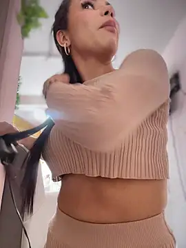 Naatalia online show from November 28, 2025, 6:21 pm