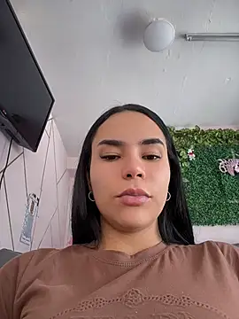 Snapshot of Naatalia chatting on April 22, 2026, 4:19 pm Naatalia online show from April 22, 2026, 4:19 pm